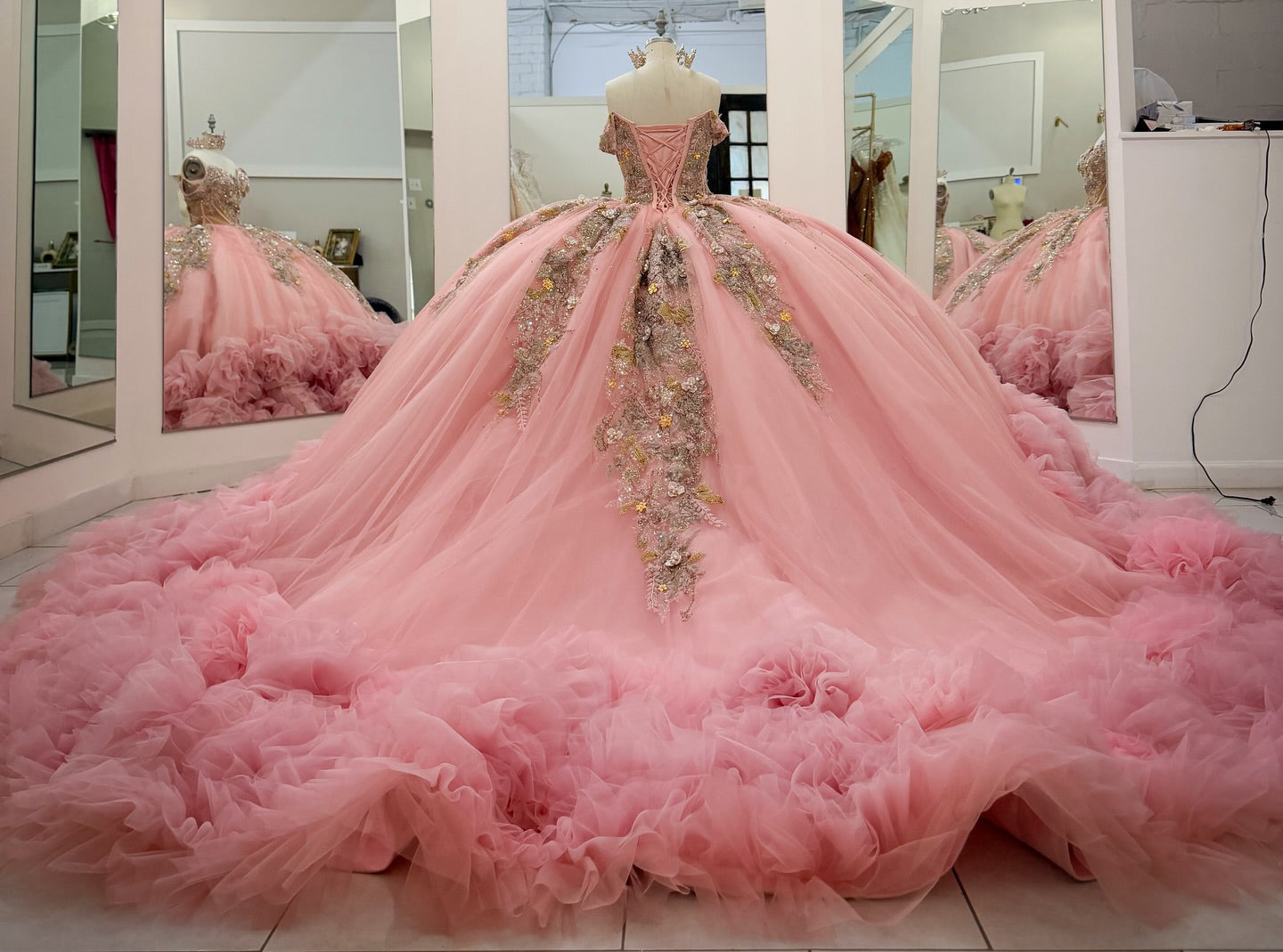 Princess Ball Gown Pink Tulle Lace Appliqued Ruffled Quinceanera Dresses HE1555