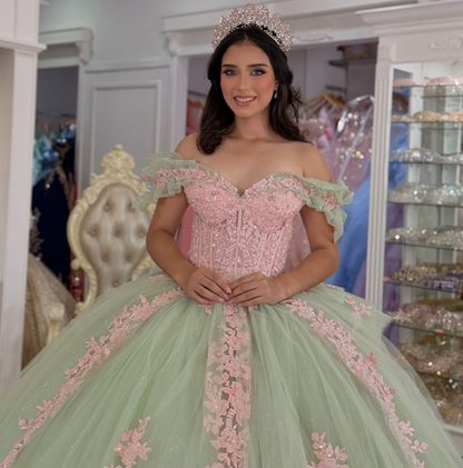 Ball Gown Lace Appliqued Green Quinceanera Dresses Off Shoulder Sweet 15 Party Gowns HE1602