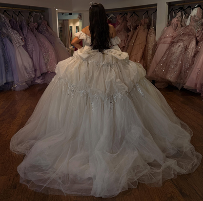 Ball Gown Lace Appliqued Beaded Tulle Sweet 16 Quinceanera Dresses with Bowknot HE1615