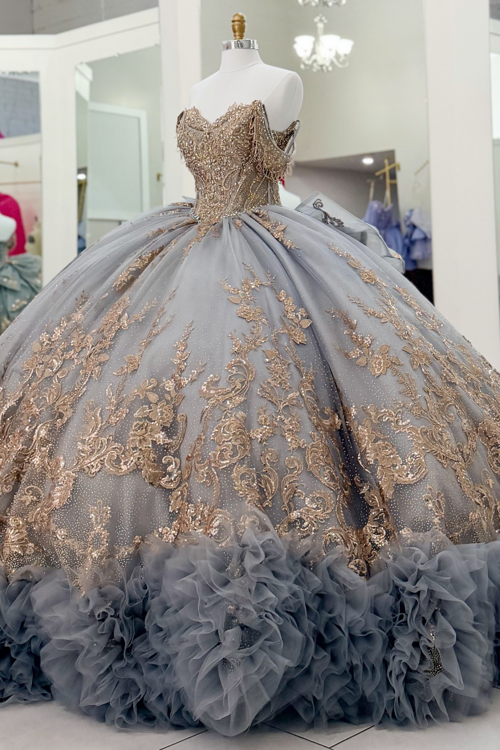 Luxury Lace Crystal Beaded Blue Sweet 16 Quinceanera Dresses with Ruffled HE1606