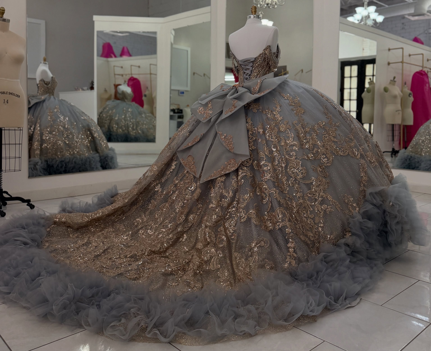 Luxury Lace Crystal Beaded Blue Sweet 16 Quinceanera Dresses with Ruffled HE1606