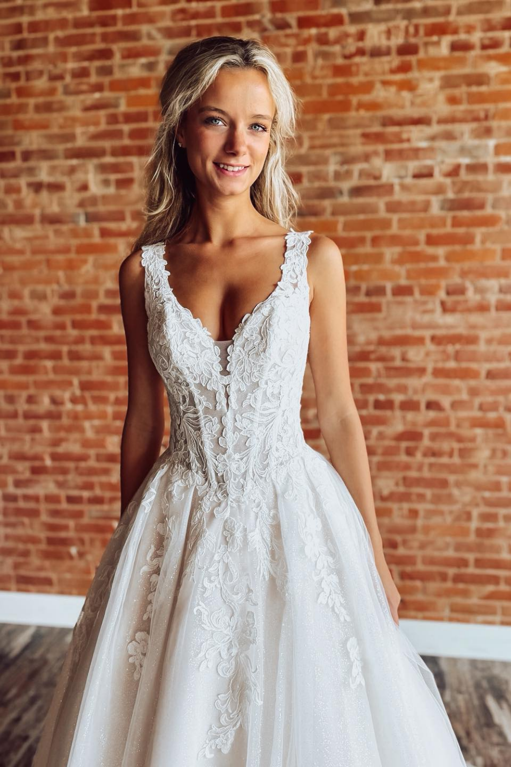 Sweetheart A-Linie Tüll 3D Blumen Strand Brautkleider für die Braut HE878