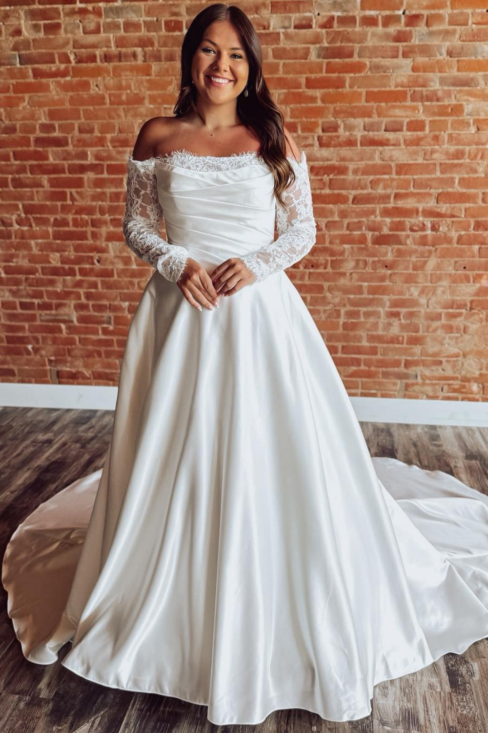Long Sleeves A Line Wedding Dresses Satin Lace Appliqued Wedding Gowns HE1789