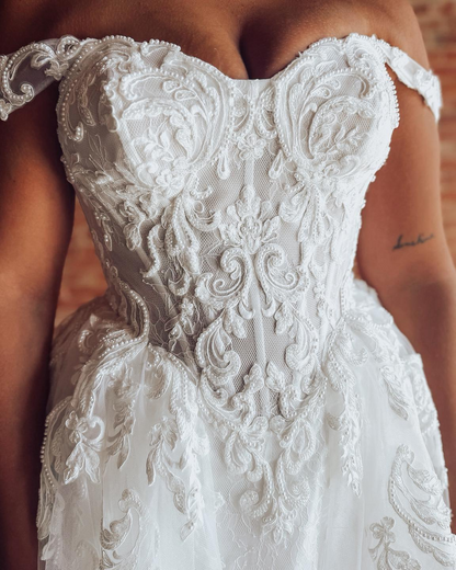 Off Shoulder Lace Appliqued Wedding Dresses A Line Boho Tulle Bridal Wedding Gowns HE1781