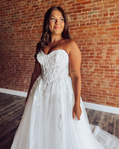 Off Shoulder Lace Appliqued Wedding Dresses A Line Boho Tulle Bridal Wedding Gowns HE1781