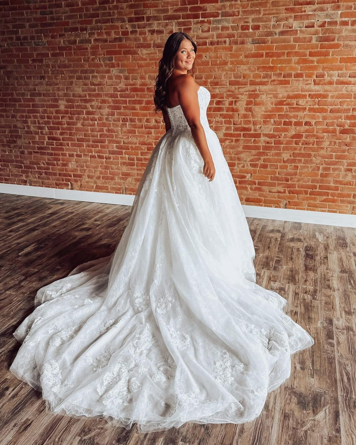 Women's Lace Appliqued Boho Wedding Dresses A Line Sweetheart Bridal Wedding Gowns HE1780