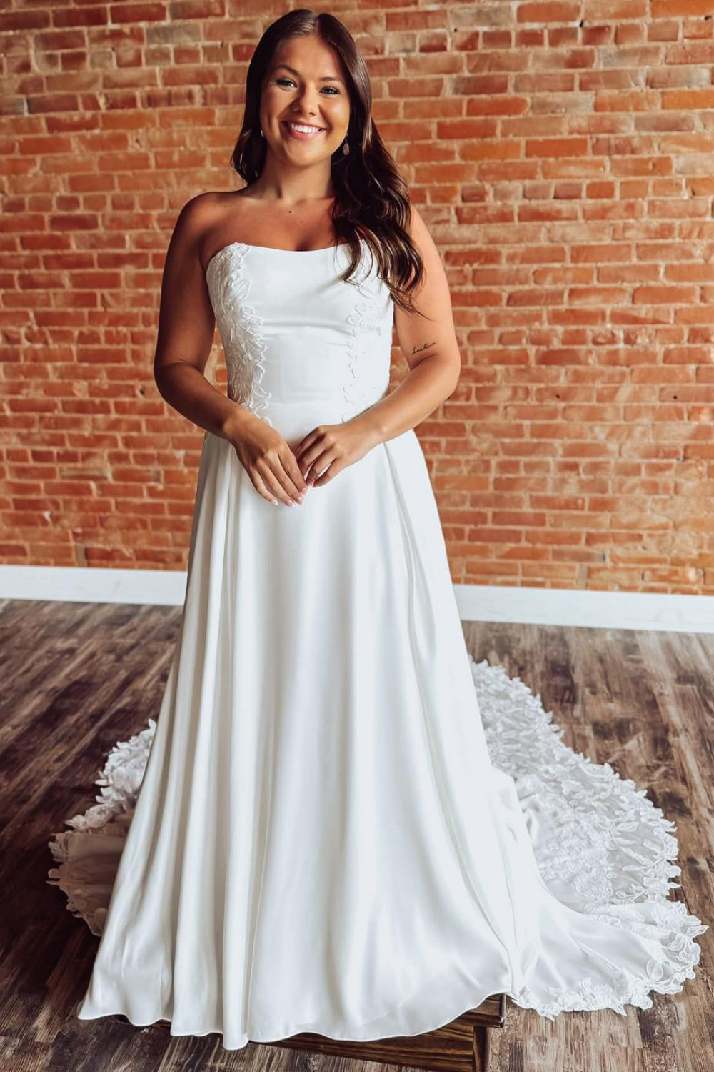 Strapless Satin Lace Appliqued Wedding Dresses for Bride A Line Beach Wedding Gowns HE1784
