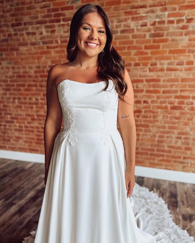 Strapless Satin Lace Appliqued Wedding Dresses for Bride A Line Beach Wedding Gowns HE1784