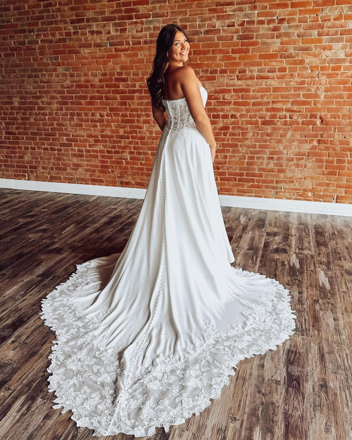 Strapless Satin Lace Appliqued Wedding Dresses for Bride A Line Beach Wedding Gowns HE1784