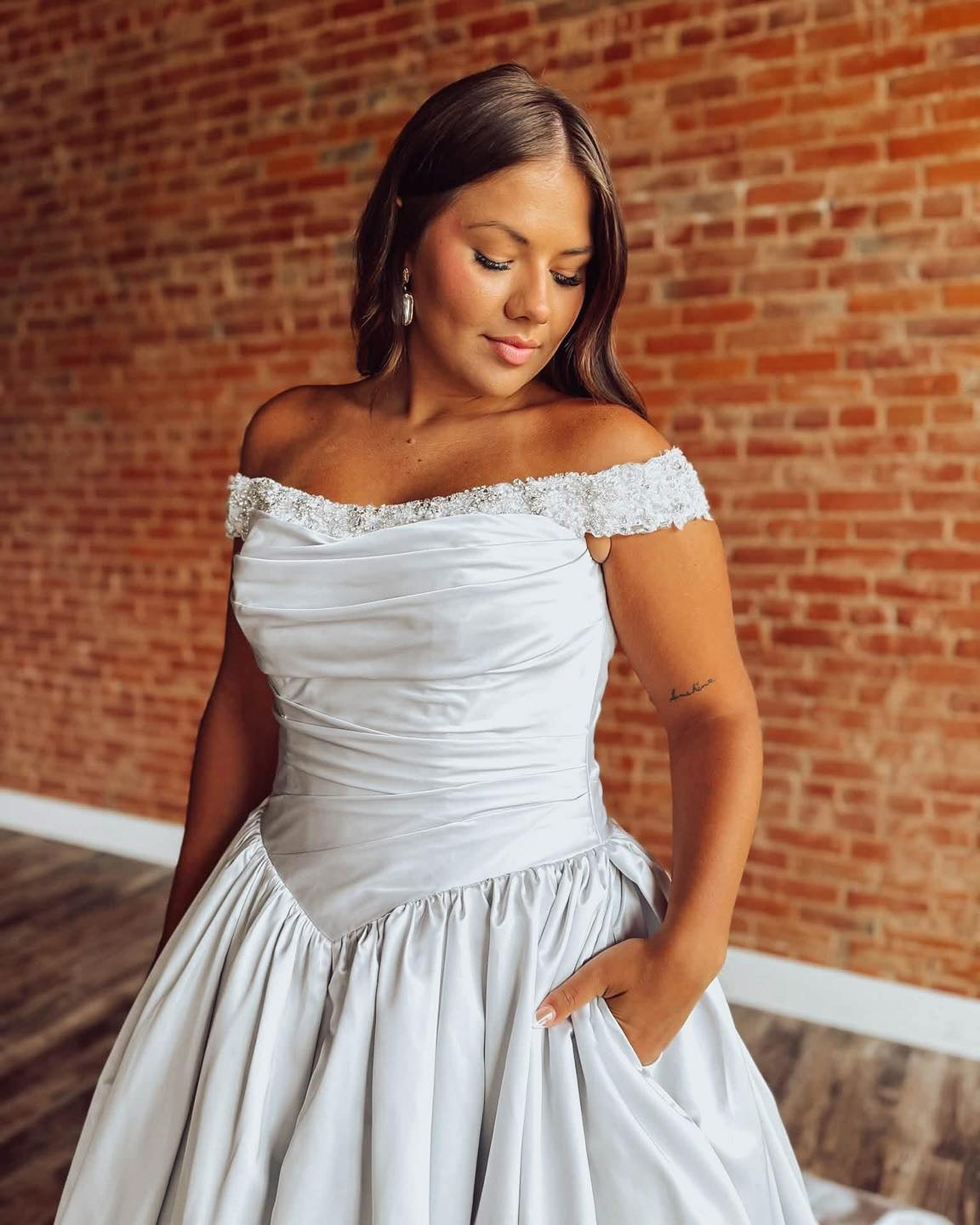 Off Shoulder Satin Wedding Dresses A Line Appliqued Beaded Bridal Wedding Gowns HE1782