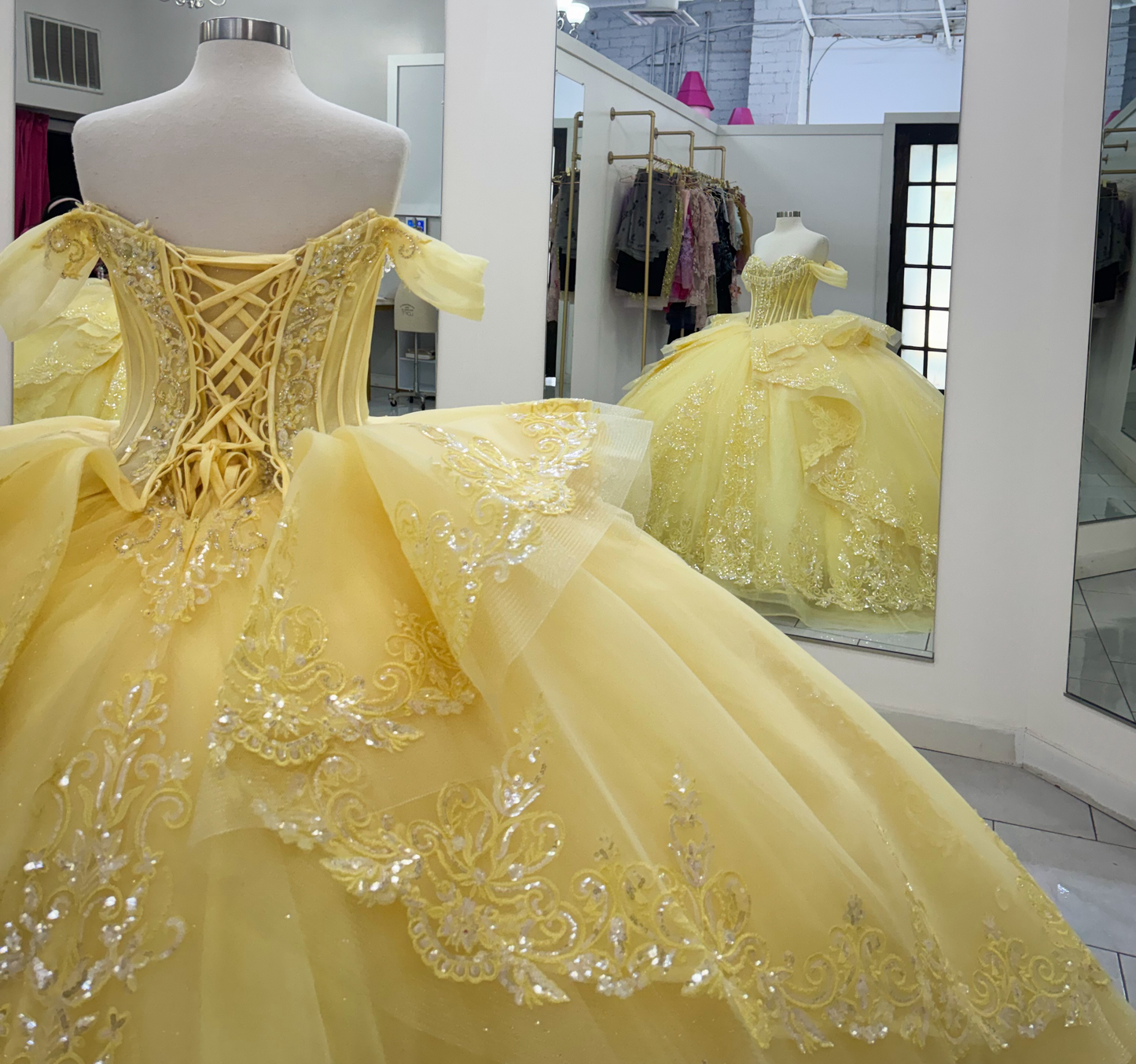 Princess Lace Appliqued Sweet 16 Quinceanera Dresses Off Shoulder Birthday Party Gowns HE1814