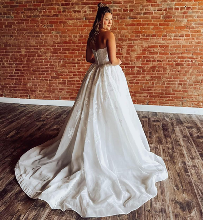 Tulle Lace Appliqued Wedding Dresses for Bride A Line Strapless Boho Bride Gowns HE1779