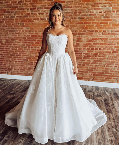 Tulle Lace Appliqued Wedding Dresses for Bride A Line Strapless Boho Bride Gowns HE1779