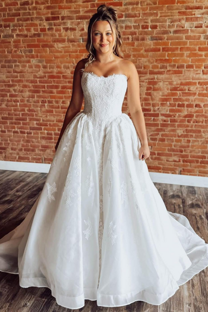 Tulle Lace Appliqued Wedding Dresses for Bride A Line Strapless Boho Bride Gowns HE1779