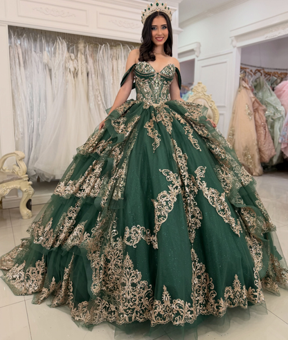 Off Shoulder Lace Appliqued Green Quinceanera Dresses Ruffled Party Gowns for Sweet 16 HE1914