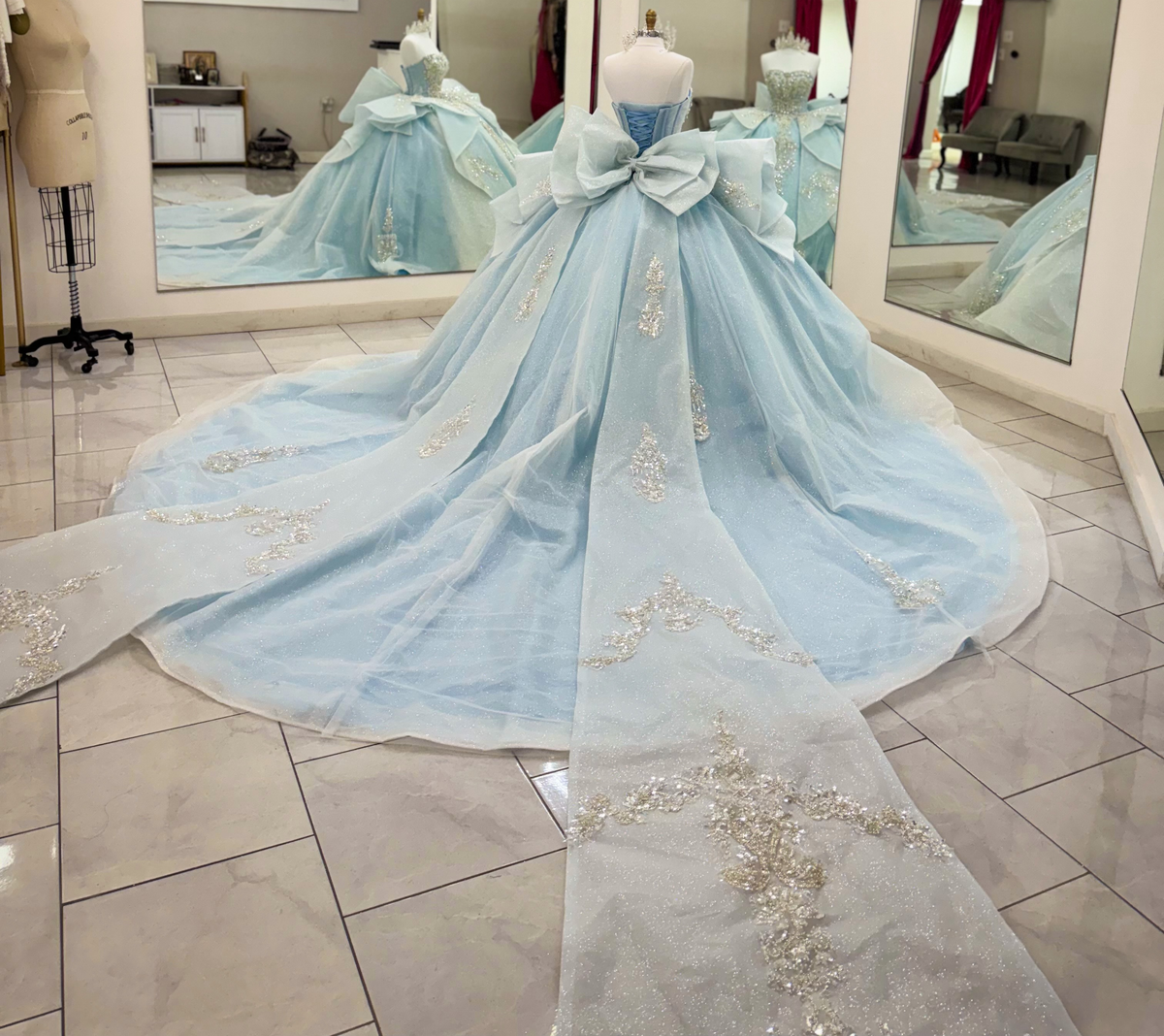 Sweetheart Sequin Beaded Crystal Quinceanera Dresses Sweet 16 Blue Ball Gown Party Dresses HE1943