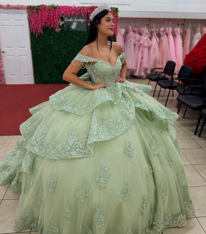 Off Shoulder Green Quinceanera Dresses Sweet 16 Tulle Appliqued Party Gowns with Ruffled HE1940