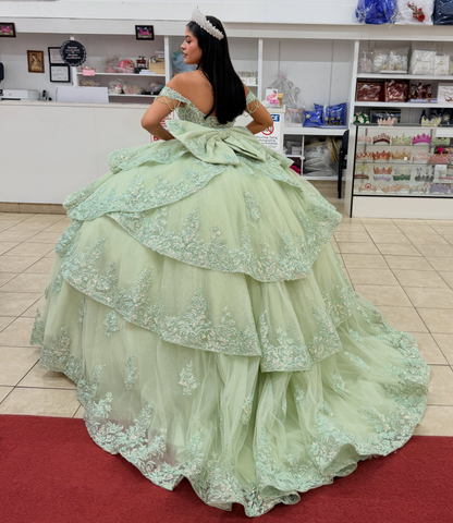 Off Shoulder Green Quinceanera Dresses Sweet 16 Tulle Appliqued Party Gowns with Ruffled HE1940