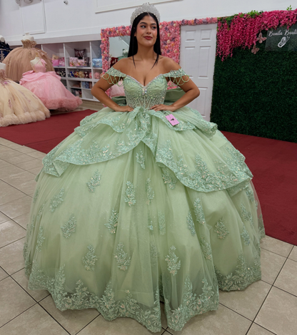 Off Shoulder Green Quinceanera Dresses Sweet 16 Tulle Appliqued Party Gowns with Ruffled HE1940
