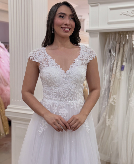 Women's V Neck Lace Boho Wedding Dresses Tulle Appliques Beach Bridal Gowns HE2003