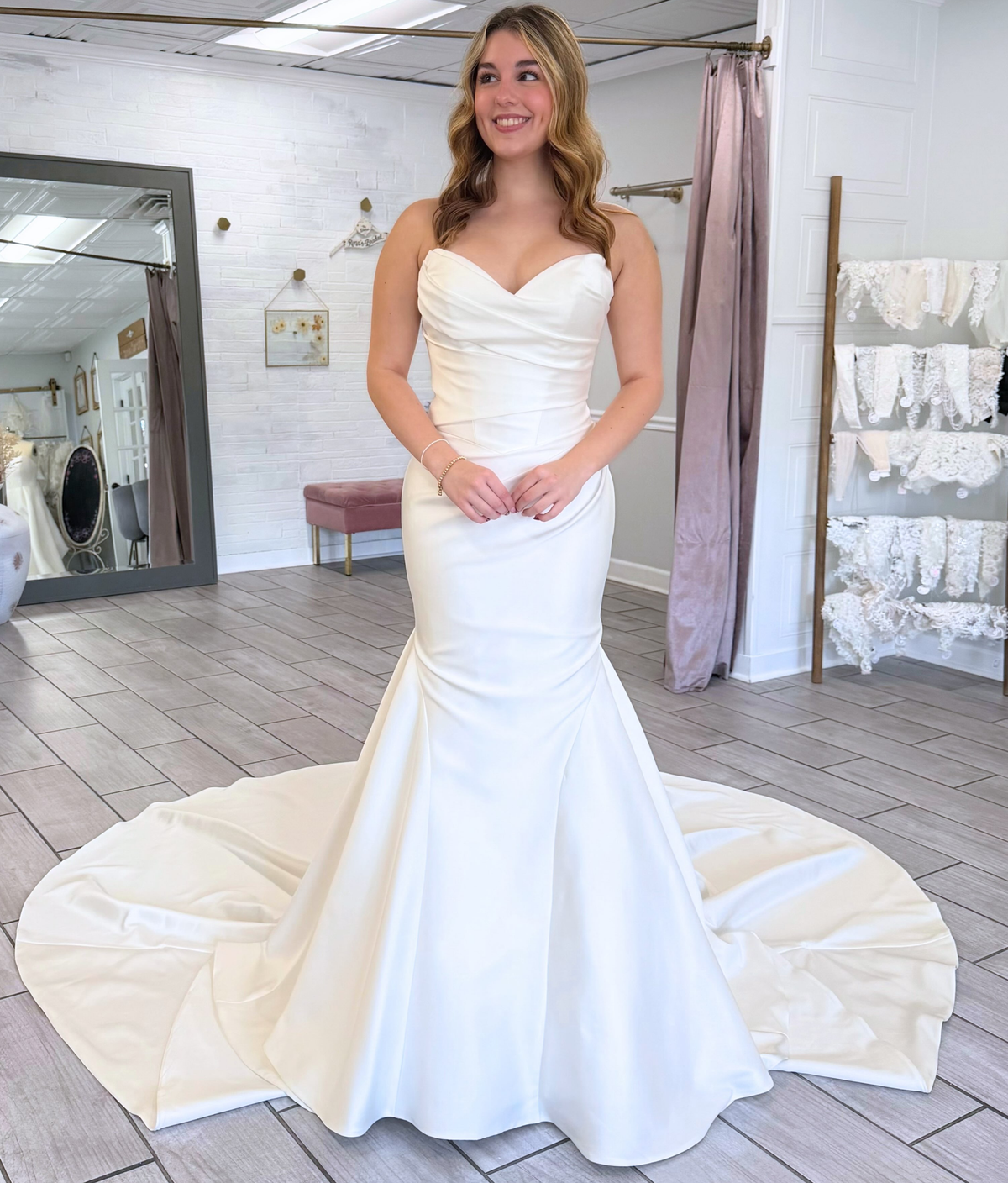 Mermaid Satin Sweetheart Wedding Dresses for Women Strapless Pleated Bridal Wedding Gowns HE1949