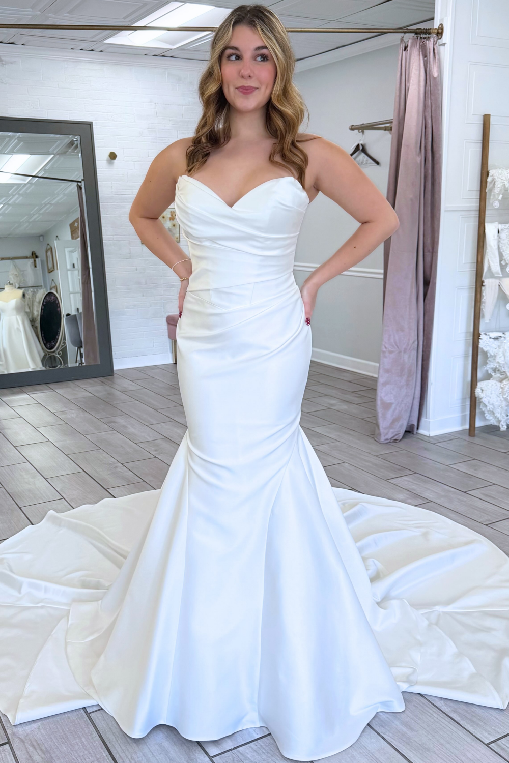 Mermaid Satin Sweetheart Wedding Dresses for Women Strapless Pleated Bridal Wedding Gowns HE1949