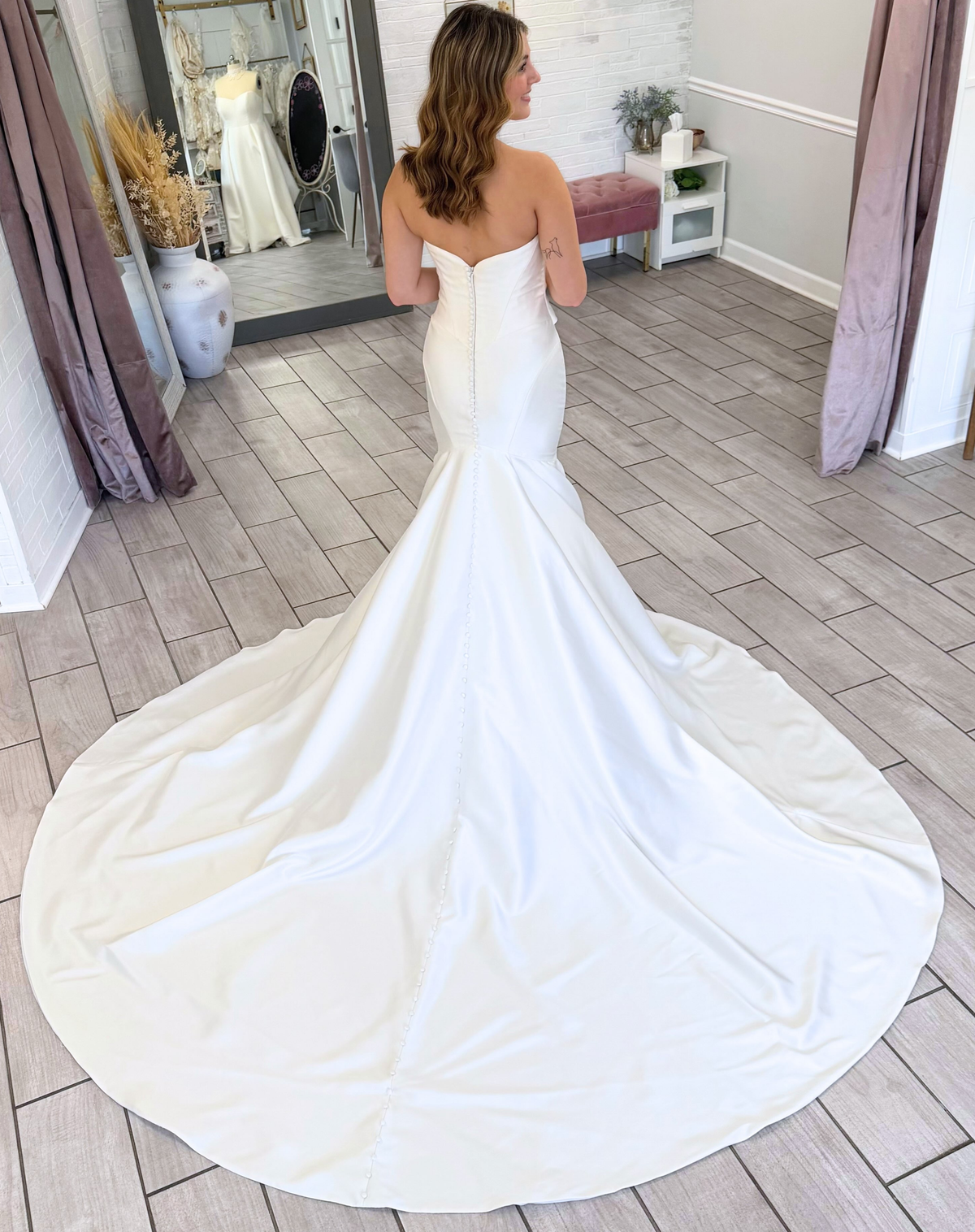 Mermaid Satin Sweetheart Wedding Dresses for Women Strapless Pleated Bridal Wedding Gowns HE1949