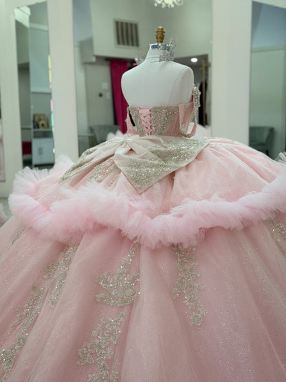 Tulle Ruffled Pink Quinceanera Dresses Off Shoulder Luxury Appliqued Celebration Gowns HE2007
