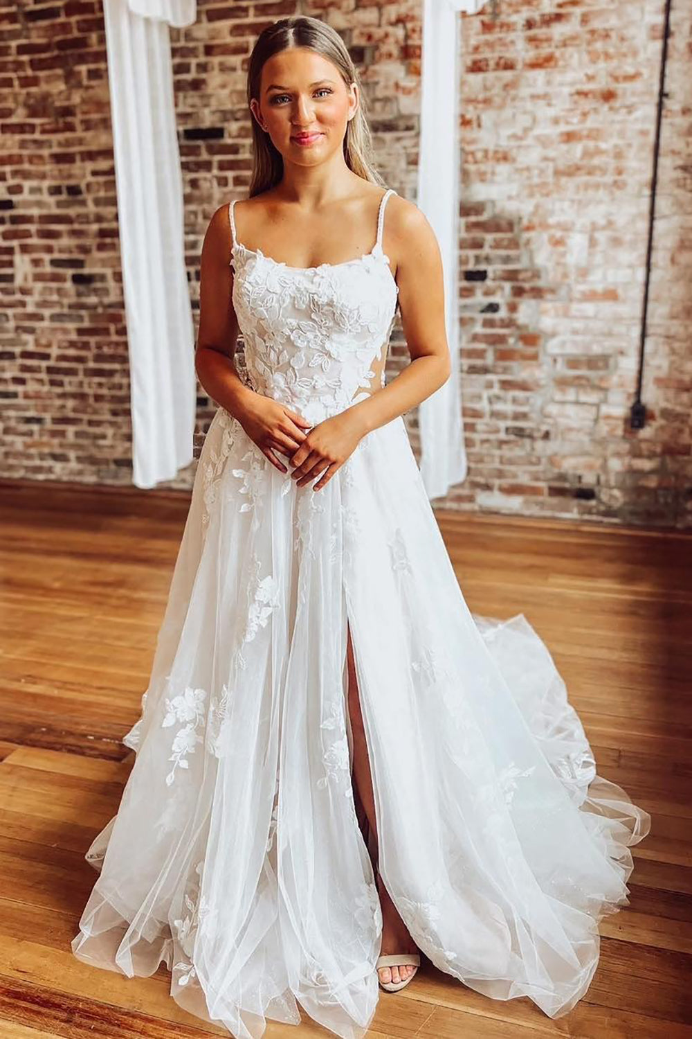 A Line Beach Wedding Dresses for Bride Tulle Lace Appliqued Wedding Go – Hebebridal