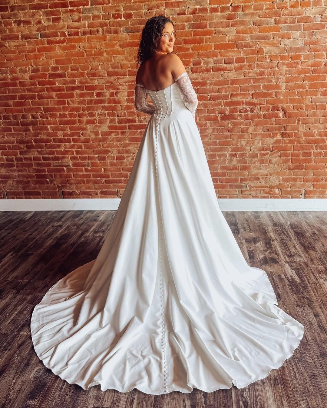 Satin A Line Sweetheart Wedding Dresses Corset Bride Wedding Gowns with Detachable Sleeves HE1147