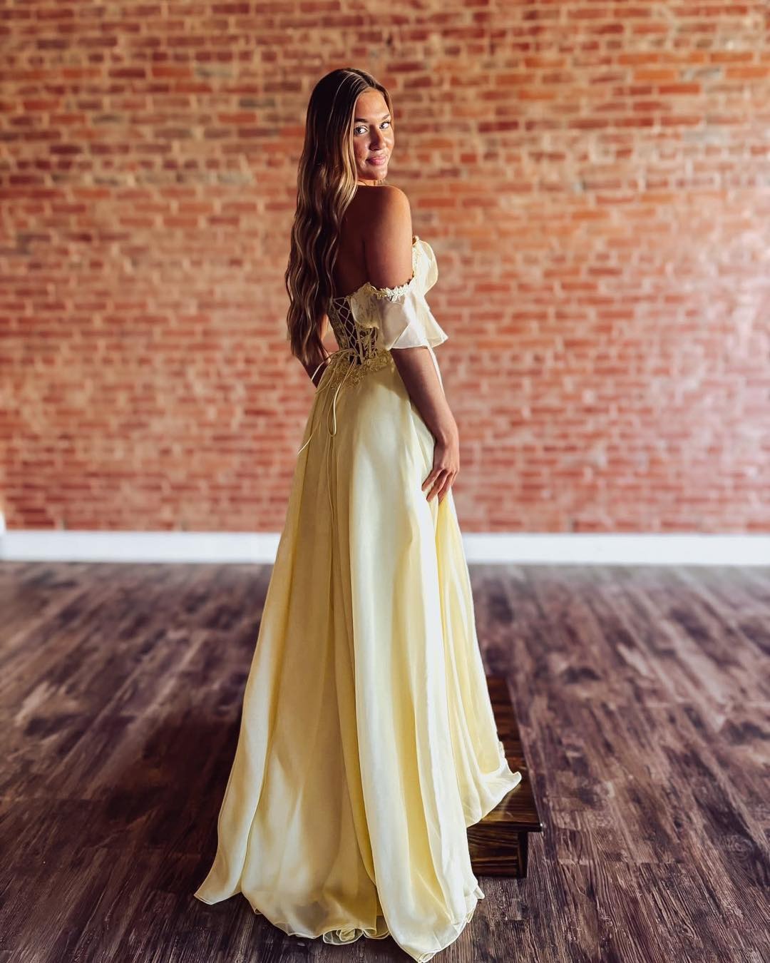 Off Shoulder A Line Chiffon Long Prom Dresses Lace Appliqued Party Gowns with Split HE1140