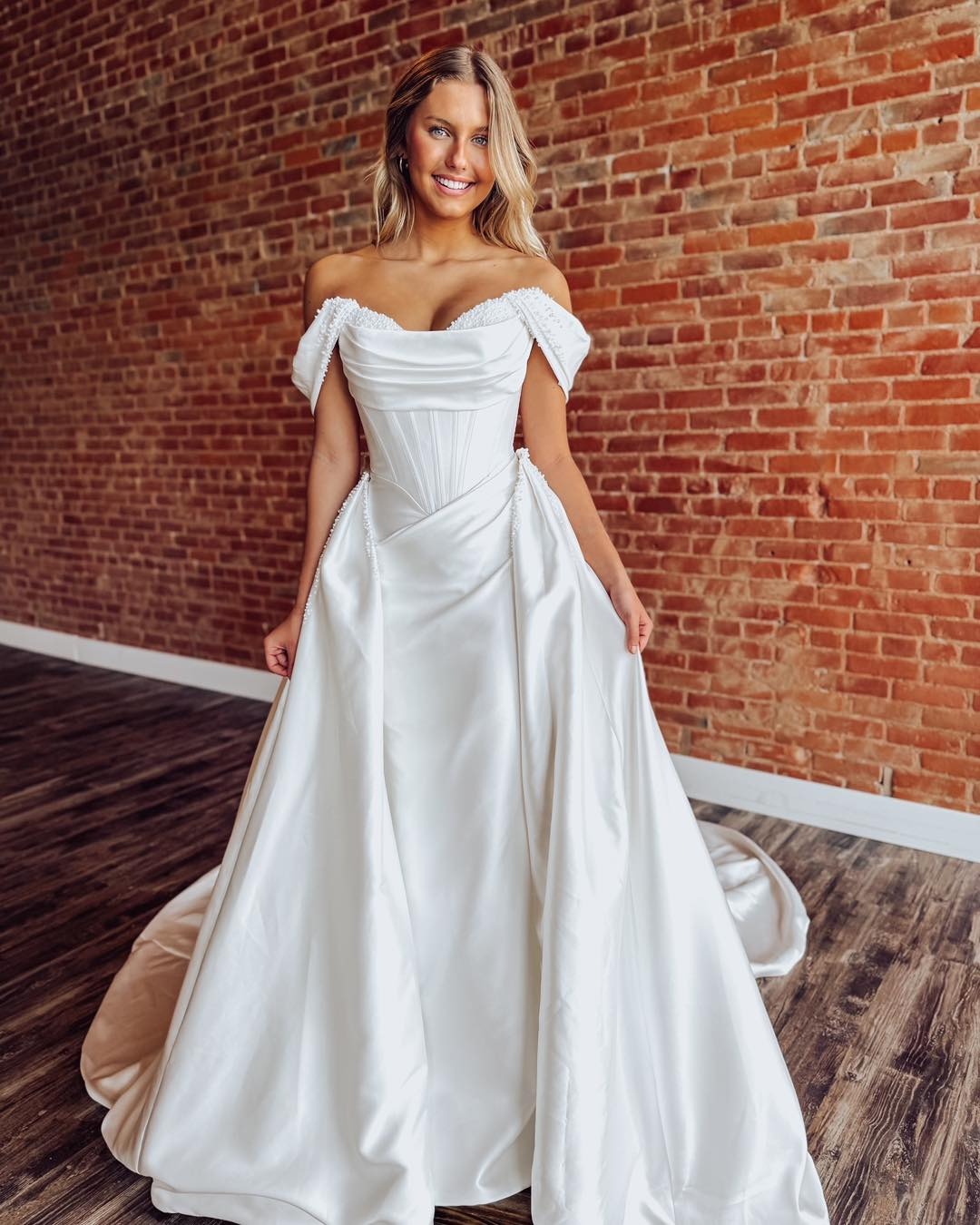 Off Shoulder Wedding Dresses for Bride Satin Corset Crystal Beaded Bridal Wedding Gowns HE1158