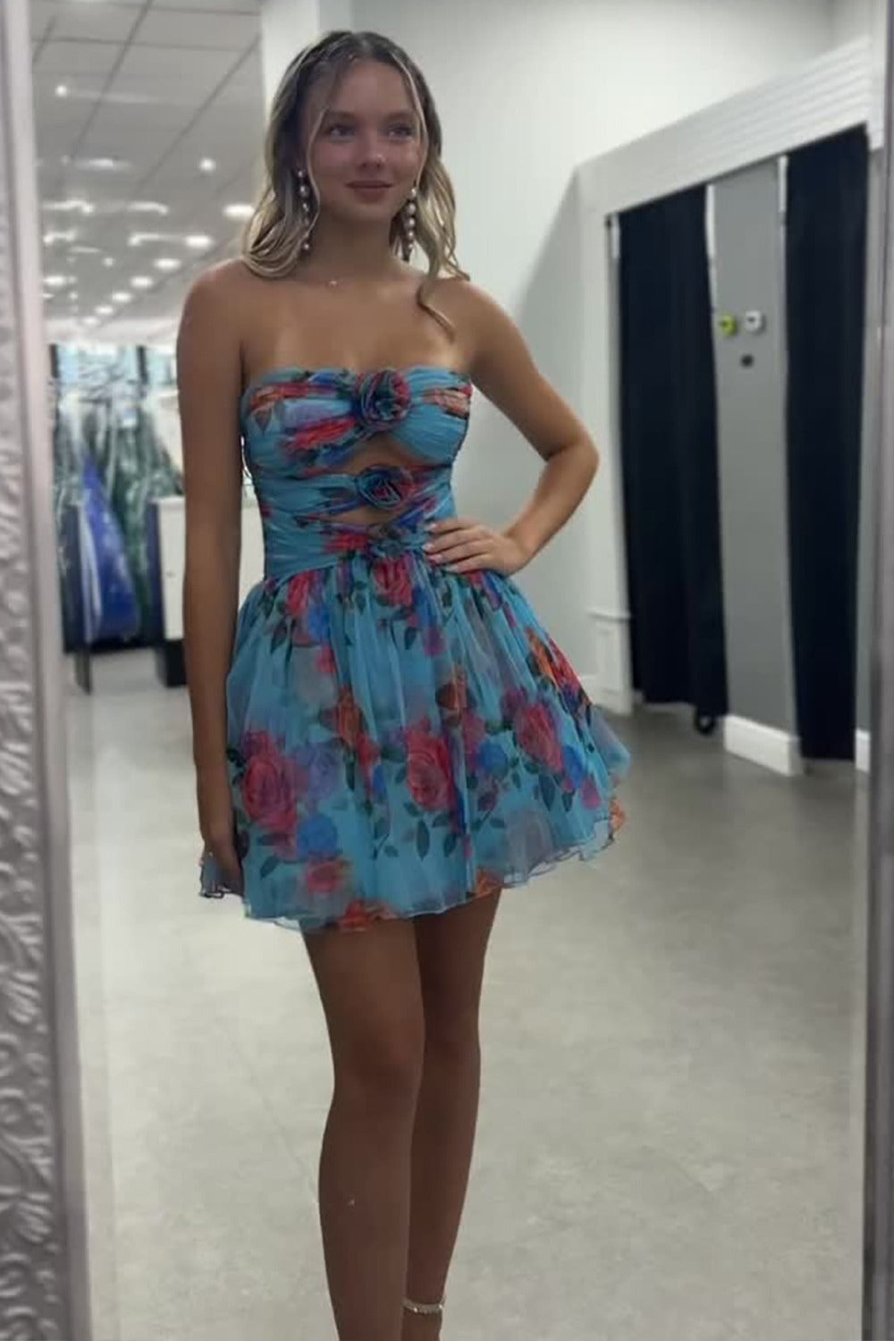 Vestido de fiesta corto sin tirantes de gasa azul floral, corte A, HE628