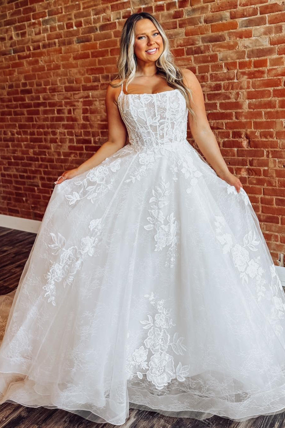 Glittery Tulle Lace Appliqued Wedding Dresses A Line Boho Bride Wedding Gowns HE1160