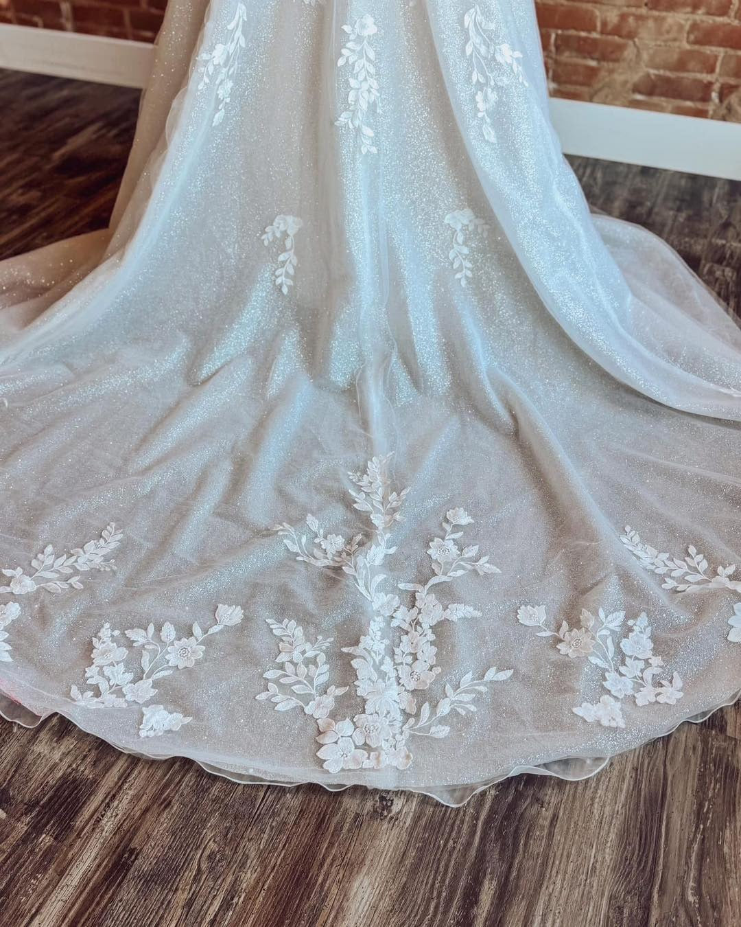 Glittery Tulle Lace Appliqued Beach Wedding Dresses A Line Boho Bride Dress for Women HE1156