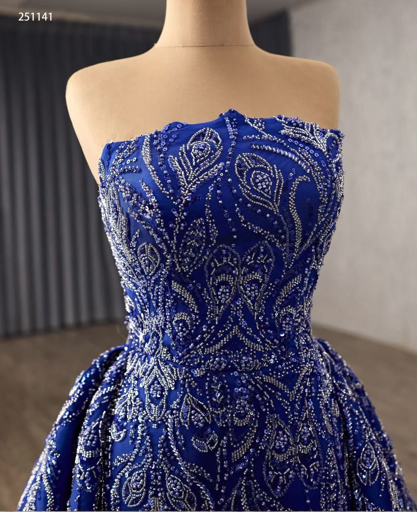 Sweetheart Ball Gown Quinceanera Dresses Satin Crystal Beaded Sweet 16 Party Gowns HE1174