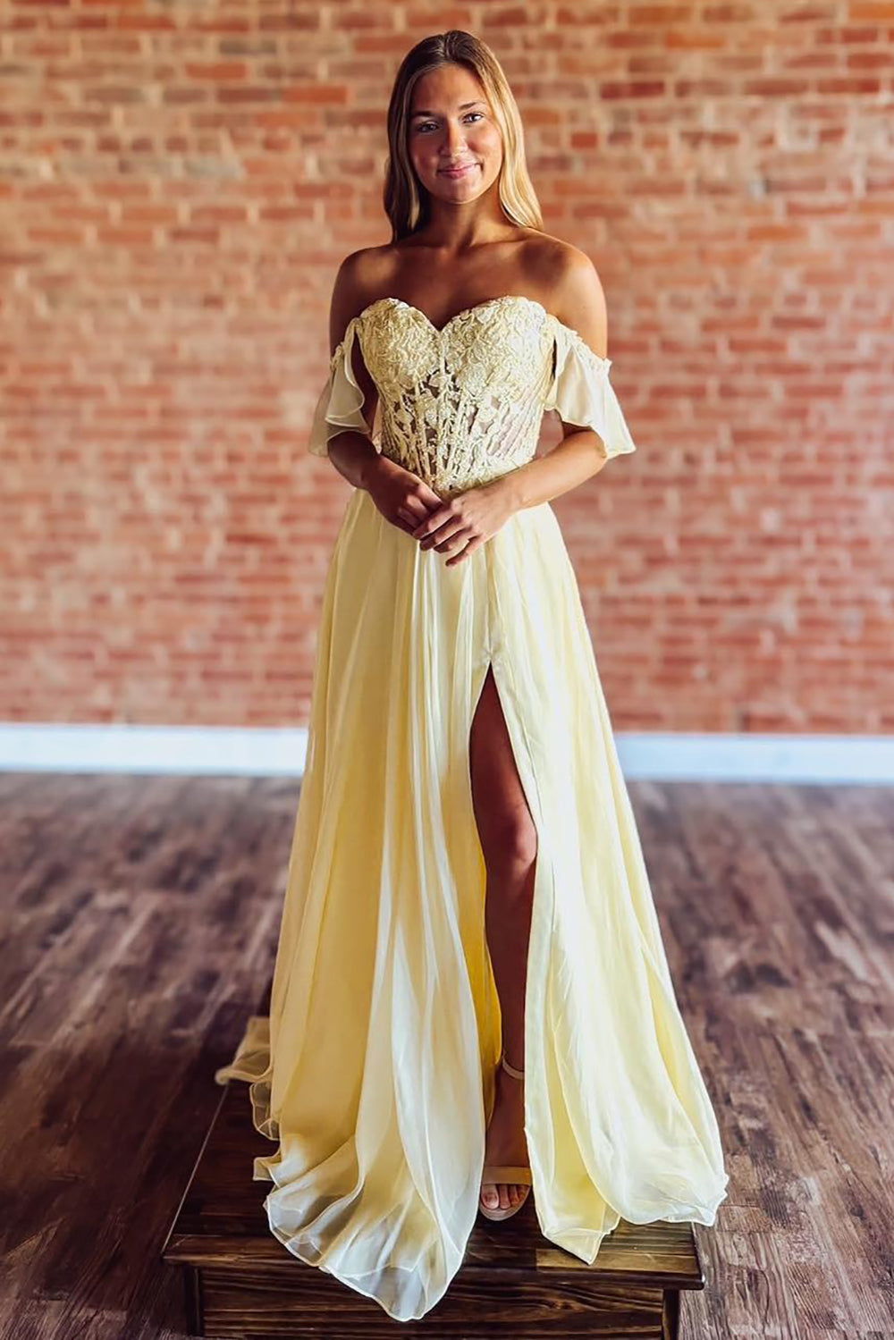 Off Shoulder A Line Chiffon Long Prom Dresses Lace Appliqued Party Gowns with Split HE1140