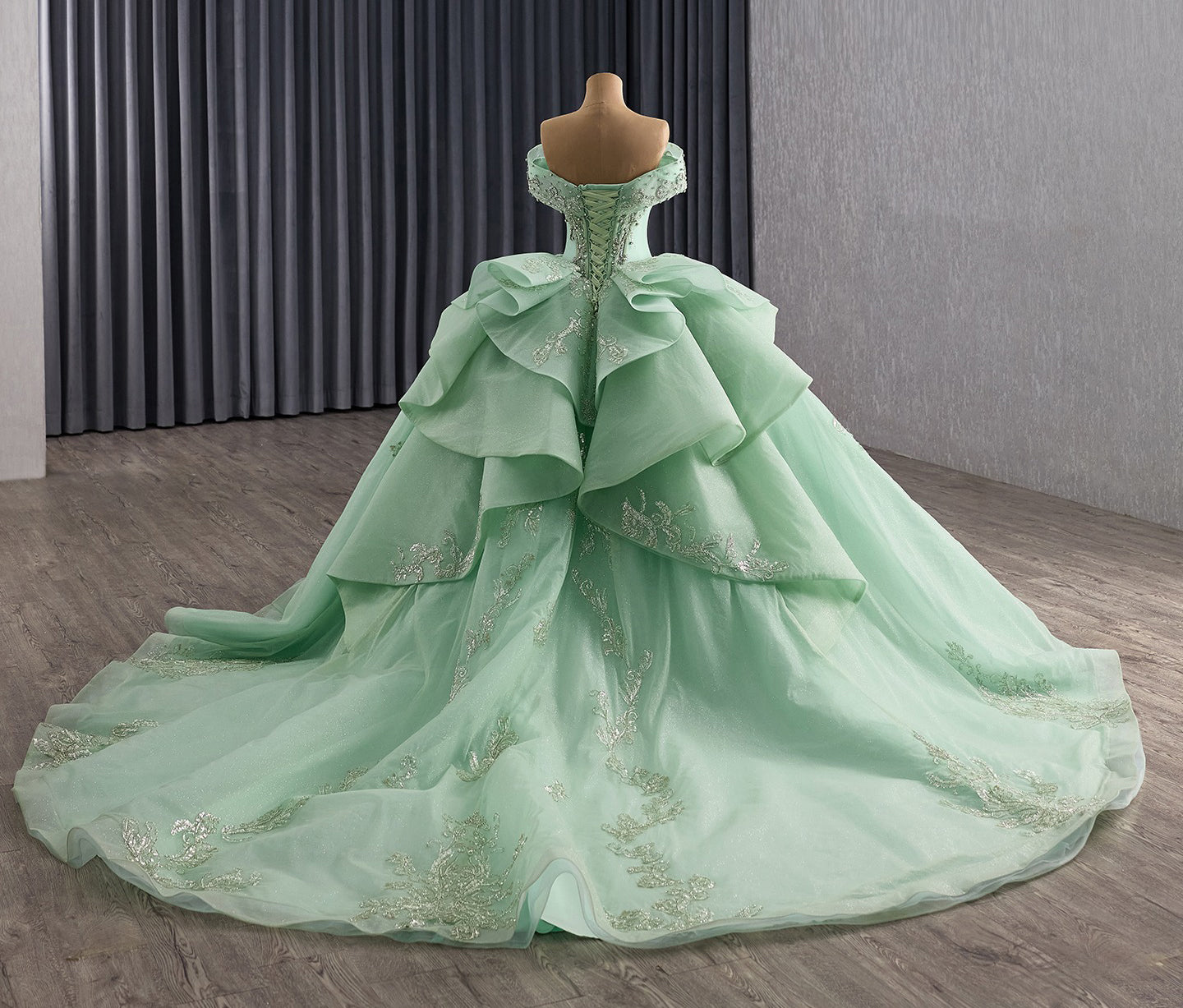 Gorgeous Tulle Lace Appliqued Sweet 16 Quinceanera Dresses Green Birthday Party Gowns HE1181