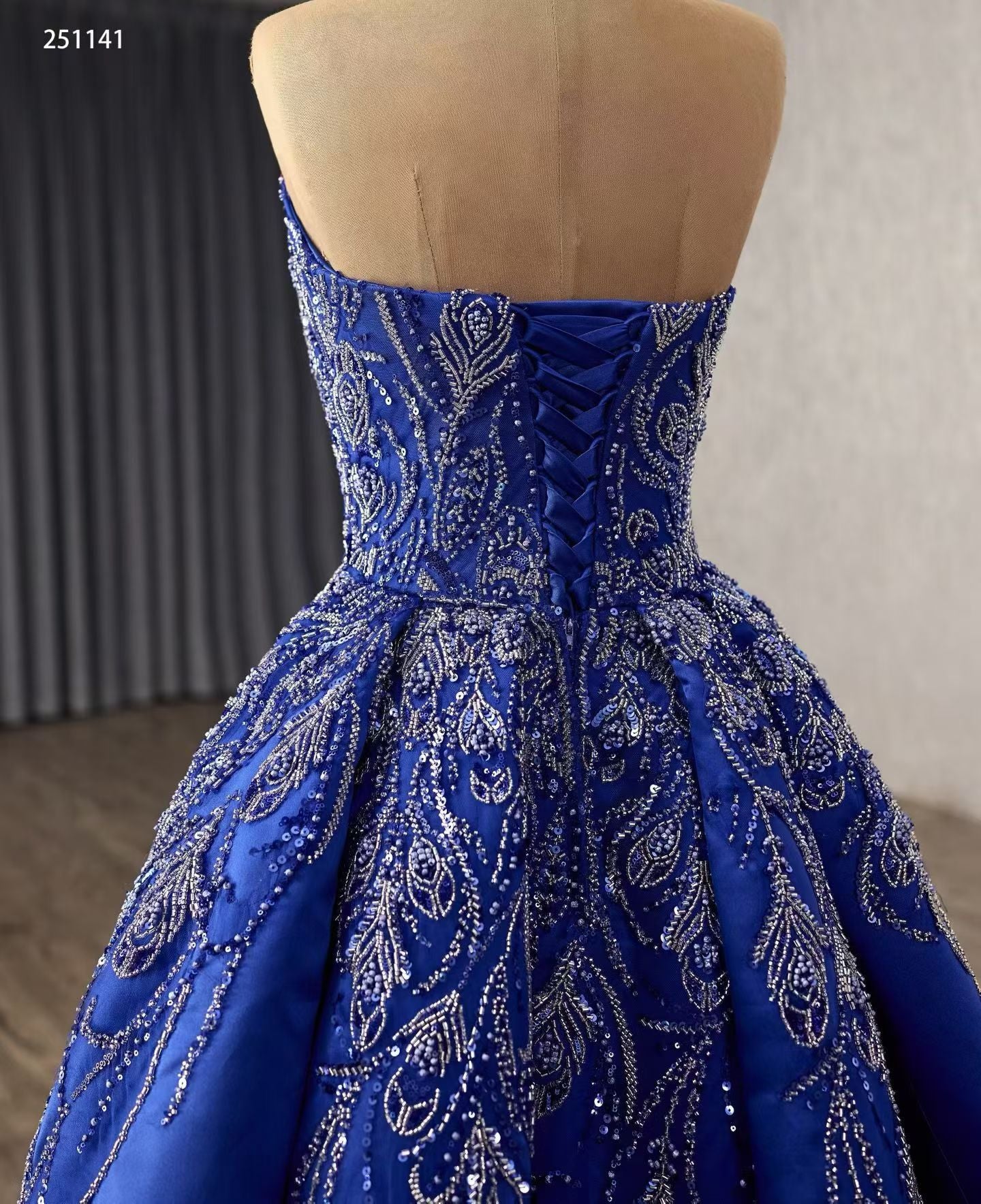 Sweetheart Ball Gown Quinceanera Dresses Satin Crystal Beaded Sweet 16 Party Gowns HE1174