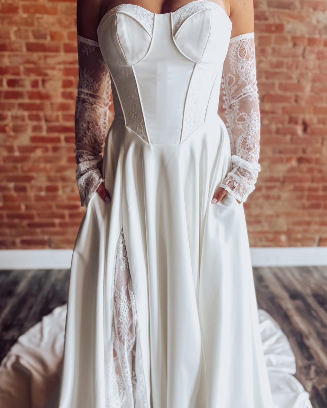 Satin A Line Sweetheart Wedding Dresses Corset Bride Wedding Gowns with Detachable Sleeves HE1147