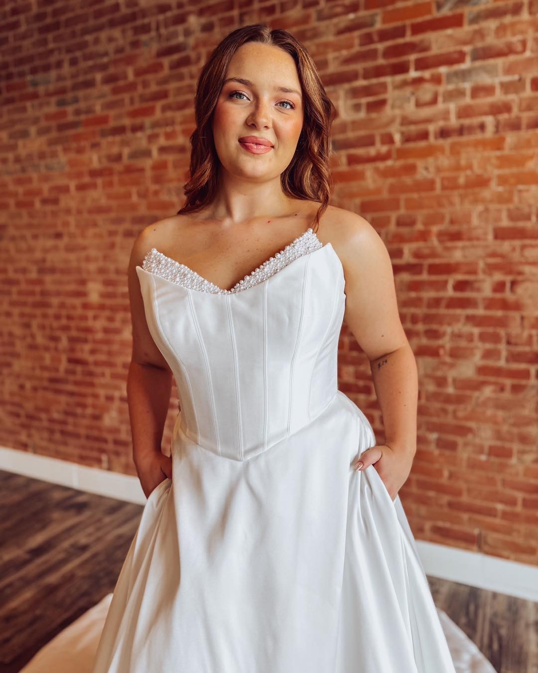 A Line Satin Crystal Beaded Wedding Dresses Boho Sweetheart Corset Bride Gowns HE1149