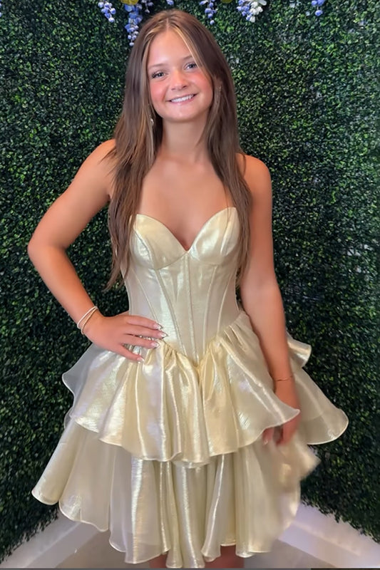 Vestido de fiesta corto con corsé, capas y volantes en organza dorada brillante HE594