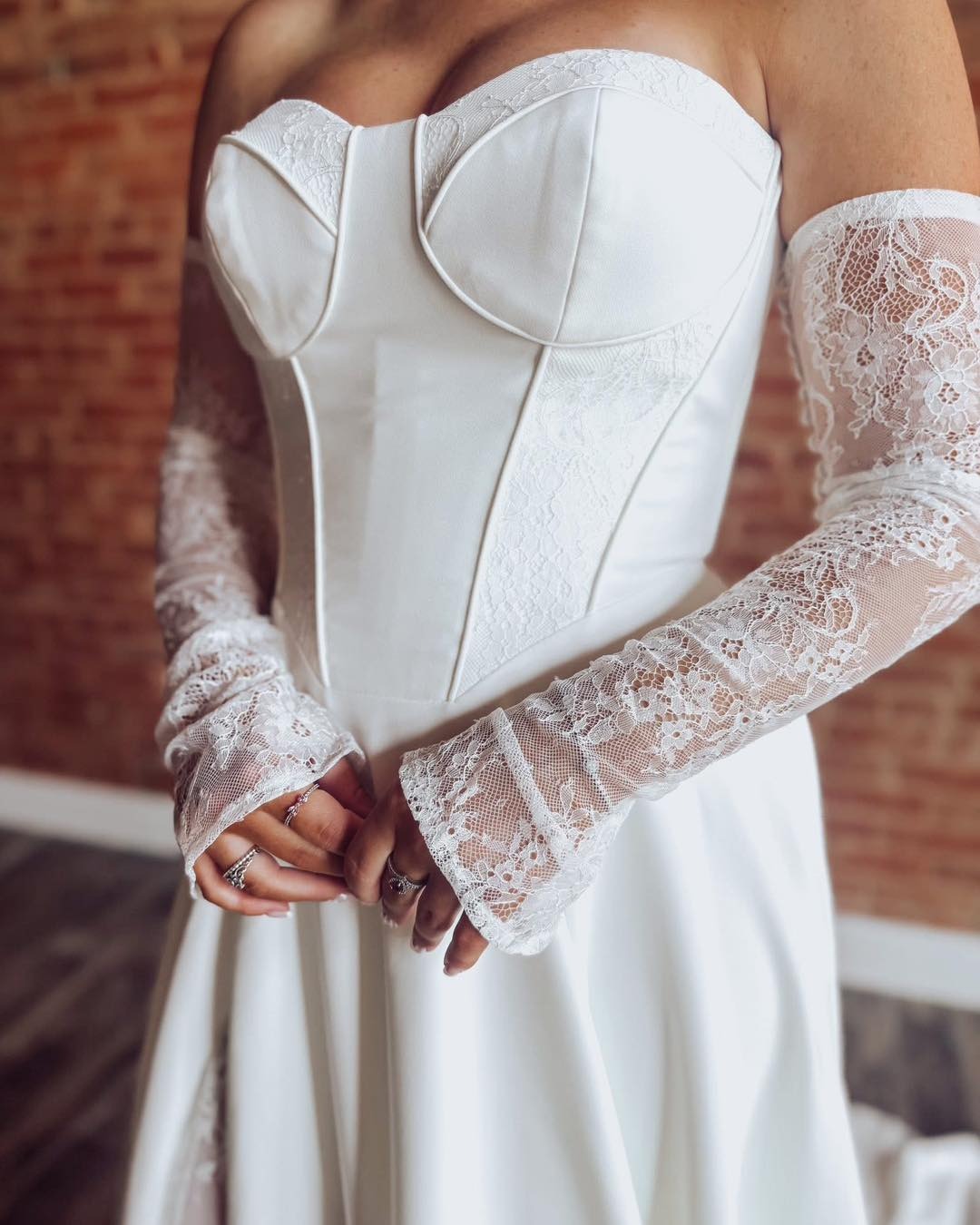 Satin A Line Sweetheart Wedding Dresses Corset Bride Wedding Gowns with Detachable Sleeves HE1147