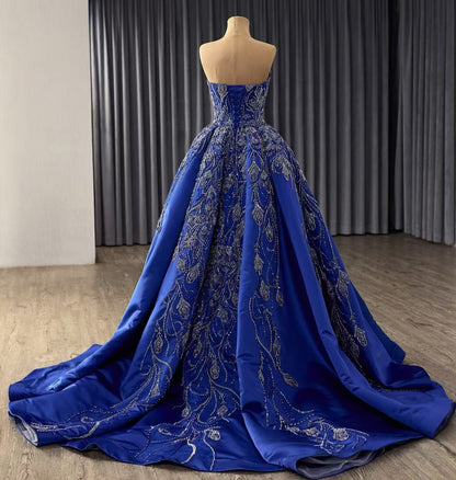 Sweetheart Ball Gown Quinceanera Dresses Satin Crystal Beaded Sweet 16 Party Gowns HE1174