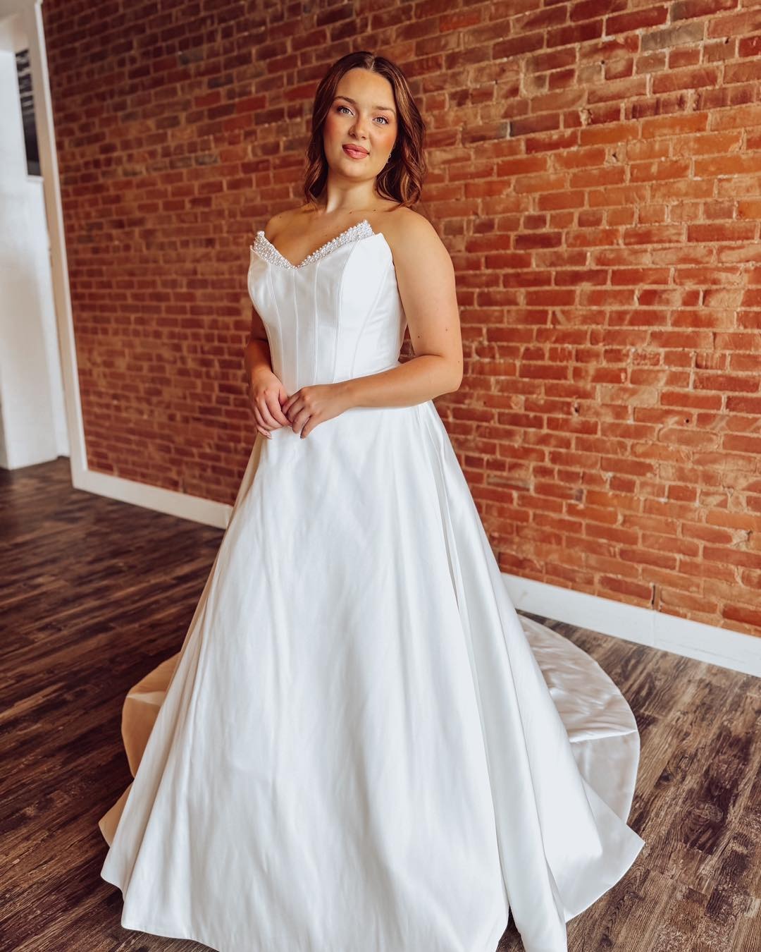 A Line Satin Crystal Beaded Wedding Dresses Boho Sweetheart Corset Bride Gowns HE1149