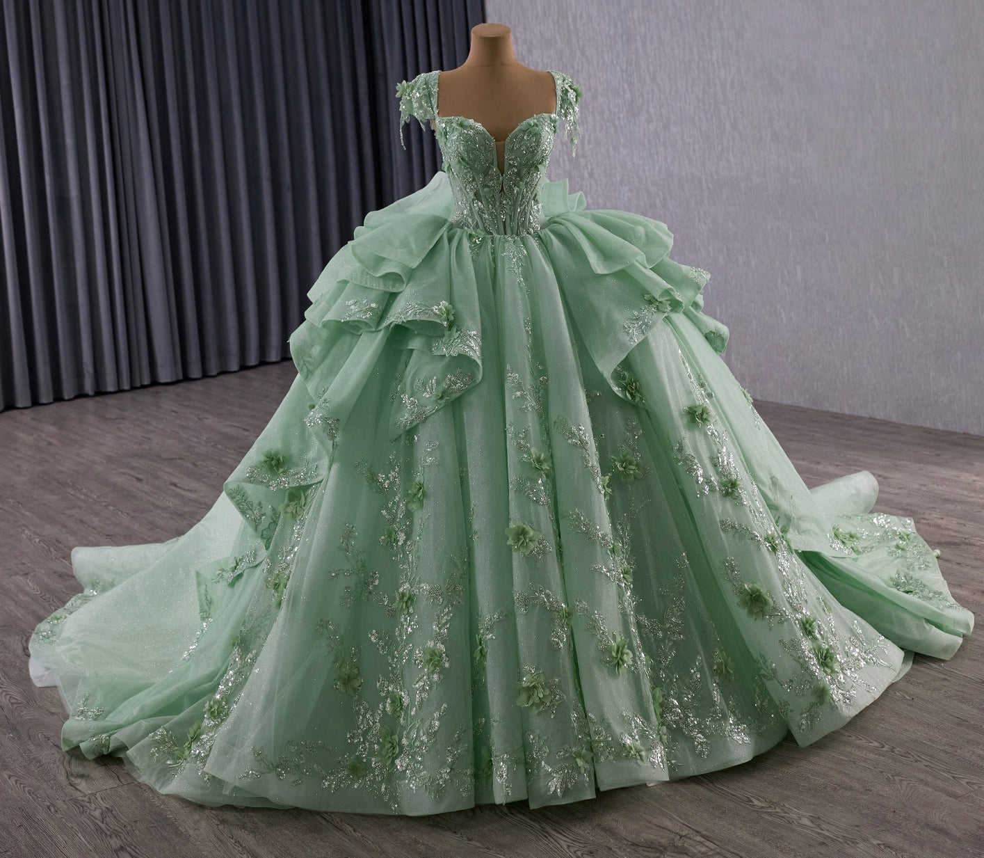 Sweetheart Ball Gown Quinceanera Dresses Tulle Ruffled 3D Flower Prom Party Gowns HE1180