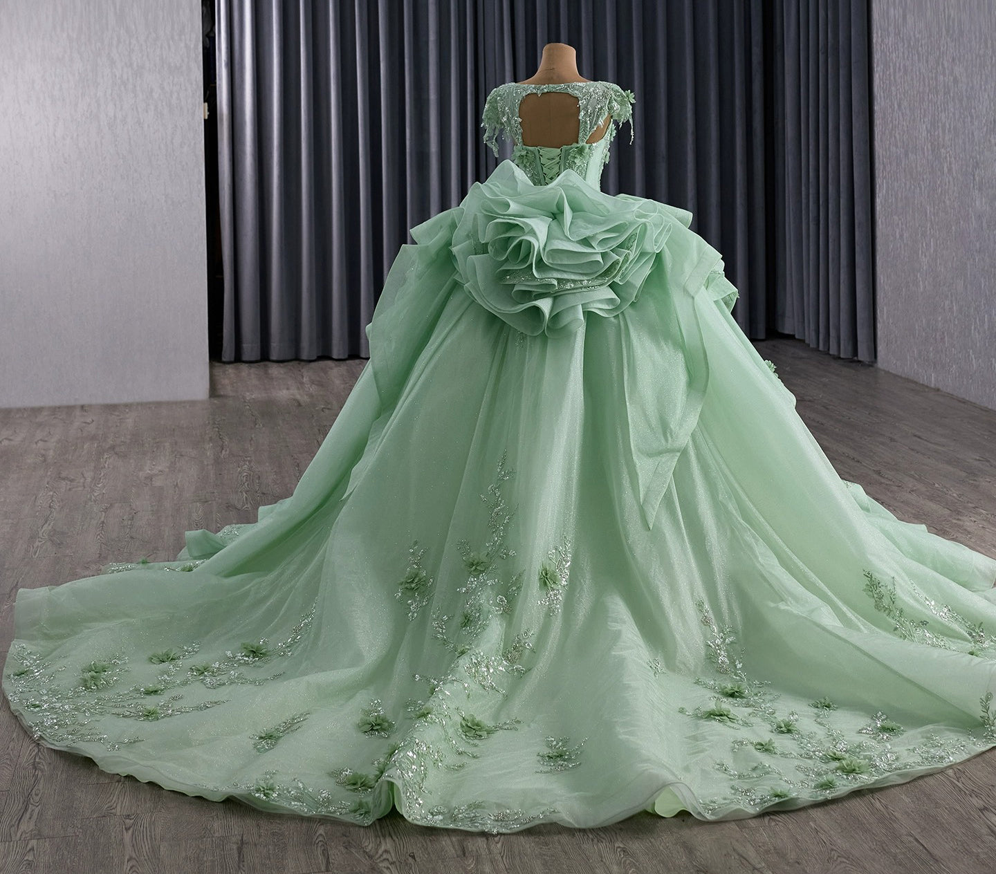 Sweetheart Ball Gown Quinceanera Dresses Tulle Ruffled 3D Flower Prom Party Gowns HE1180