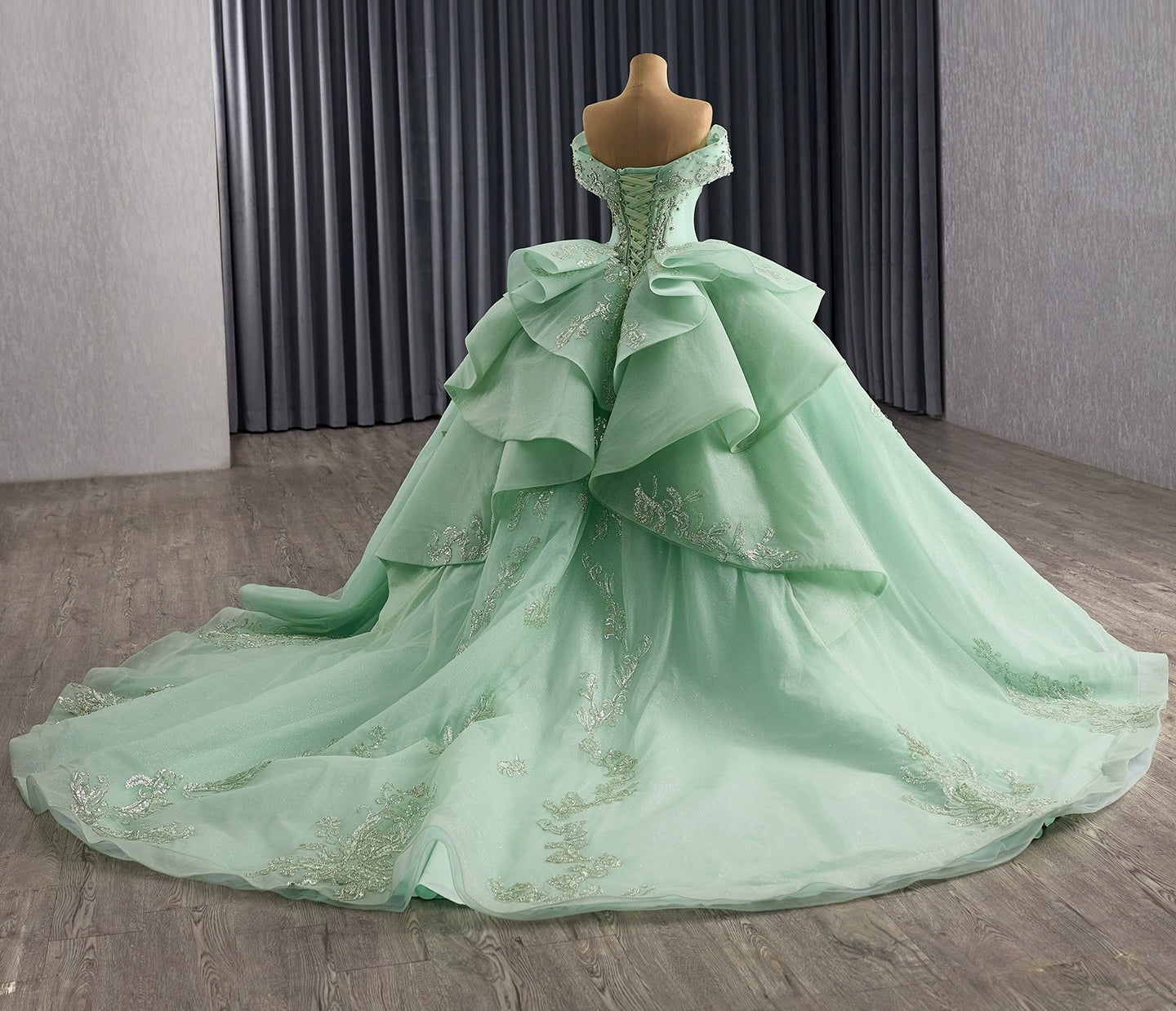 Gorgeous Tulle Lace Appliqued Sweet 16 Quinceanera Dresses Green Birthday Party Gowns HE1181