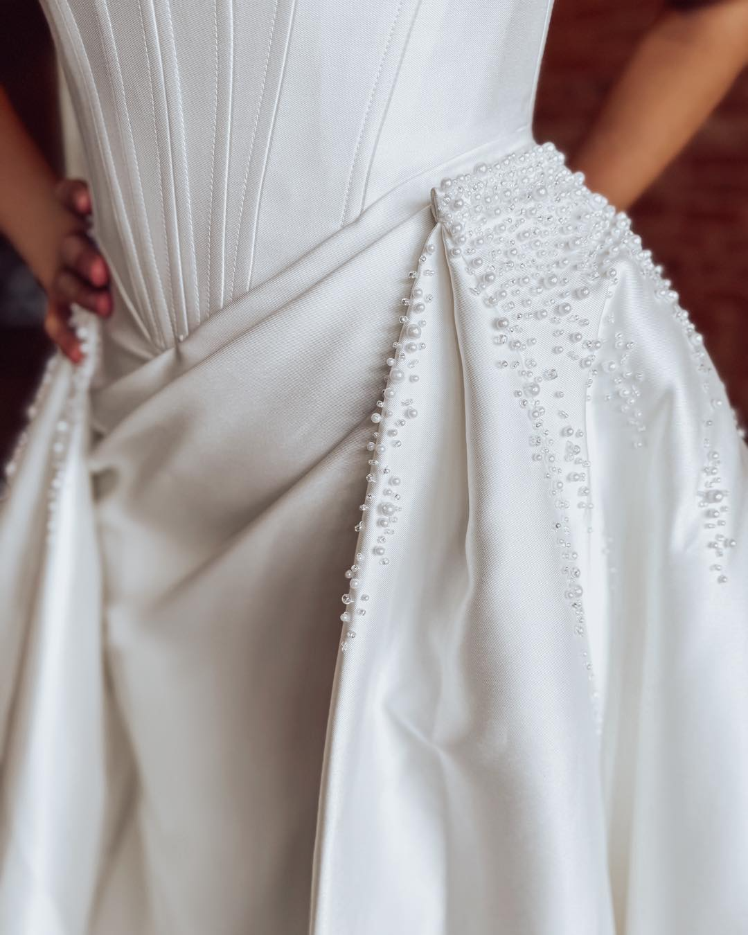 Off Shoulder Wedding Dresses for Bride Satin Corset Crystal Beaded Bridal Wedding Gowns HE1158