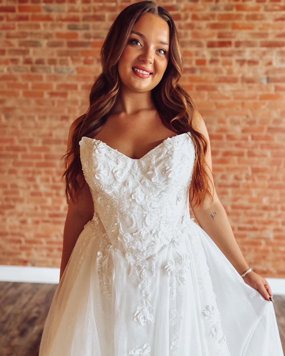 Sweetheart A Line Beach Wedding Dresses Tulle Lace Appliqued Wedding Gowns for Women HE1235